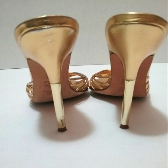 JLO Metallic Gold Leather Slip On Heels - Picture 6 of 8